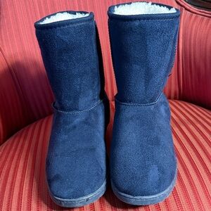 Dawgs Womans Navy Suede-Look Fleece Boots SZ 9 /40
